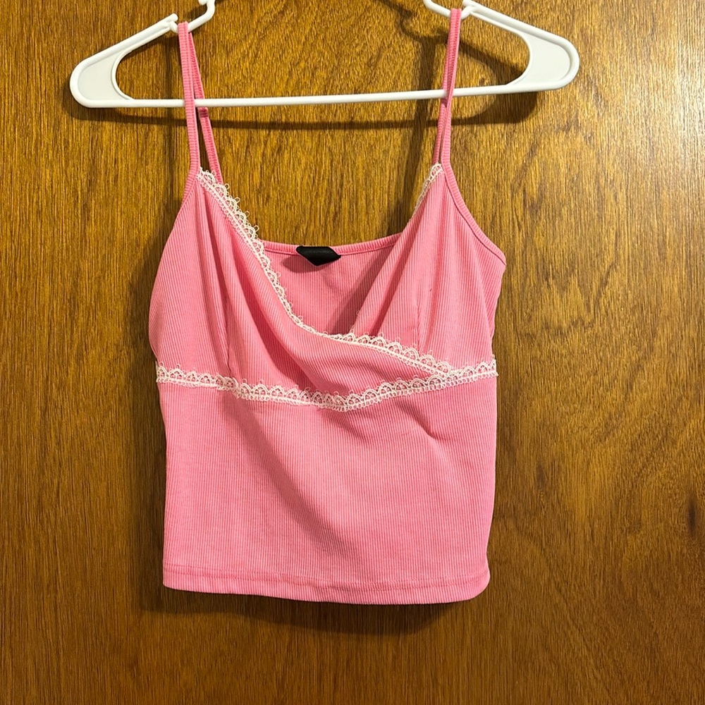 pink and white lace crop tops